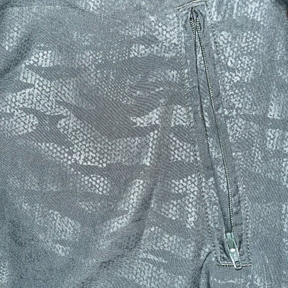 Orvis Embossed Performance Skort — Built‑In Shorts, Zip Pockets, Active / Travel - Picture 5 of 8